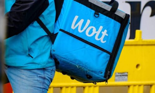 Rozvozová firma účtovala v Česku poplatky kvůli sněhu. Stížnost influencera vzbudila rozruch