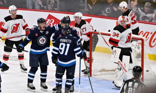 VIDEO Šimon Nemec bol pri prehre Devils. Zápas mu veľmi nechutil