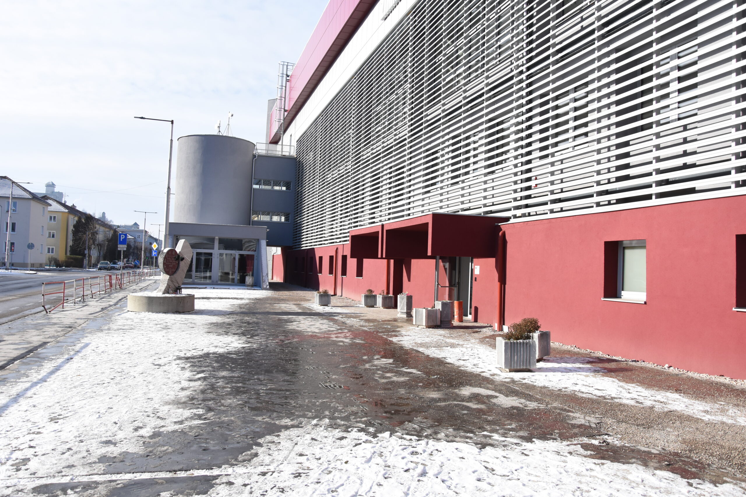 Pred svetovým šampionátom do 18 rokov zrevitalizujeme okolie zimného štadióna Pred svetovým šampionátom do 18 rokov zrevitalizujeme okolie zimného štadióna