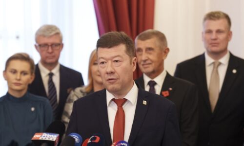 Pnutí ve vládě: Chceme garance a jasno v muniční iniciativě, zní z SPD před hlasováním o důvěře