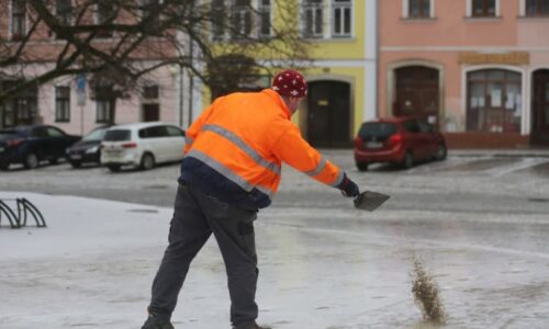 Česko zalévá mrznoucí déšť. Mapa ukazuje, kde hrozí největší nebezpečí ledovky