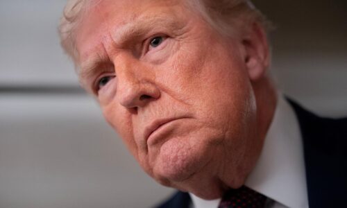 Trump uvalil 25-percentné clo na krajiny obchodujúce s Iránom