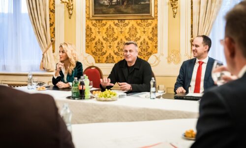 Dozvuky sporu o Lajčáka: SNS zostáva pri stole. Danko však vytýčil podmienky svojej osobnej účasti