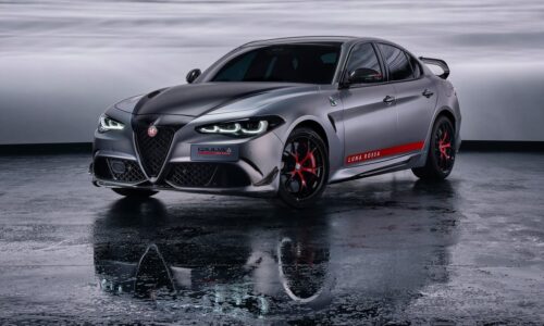Alfa Romeo Giulia Quadrifoglio Luna Rossa: Keď sa rýchlosť stretáva s umením! Alfa Romeo Giulia Quadrifoglio Luna Rossa: Keď sa rýchlosť stretáva s umením!