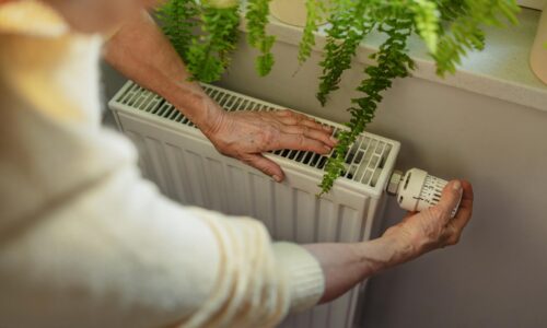 Vypínanie kúrenia je chyba, každý stupeň navyše stojí peniaze. Odborník radí, ako správne nastaviť teplotu