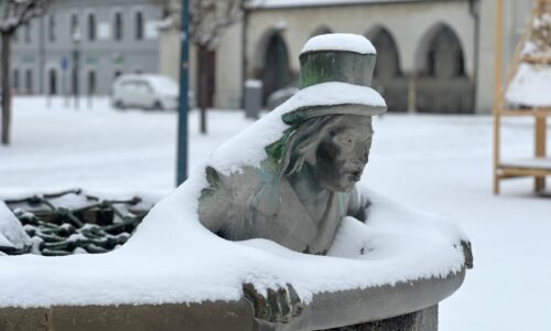 Situácia na cestách a chodníkoch v meste sa zlepšuje
