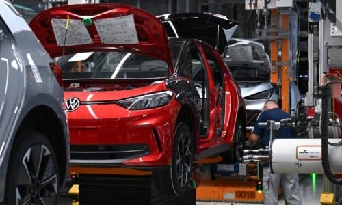 Automobilky na Slovensku dupli na plyn. Vlani vyrobili 1,07 milióna vozidiel, tento rok však očakávajú pokles Automobilky na Slovensku dupli na plyn. Vlani vyrobili 1,07 milióna vozidiel, tento rok však očakávajú pokles