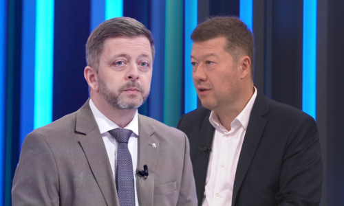 Trapas za trapasem. Rakušan ve Sněmovně vyzývá poslance ANO, aby se postavili Okamurovi