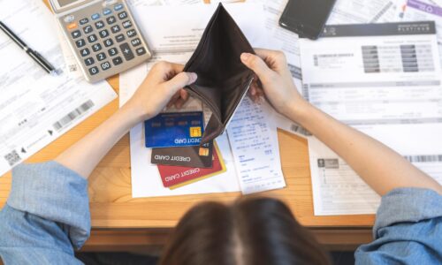 Východ vedie v počte bankrotov. O majetok prichádzajú najčastejšie muži bez vysokej školy