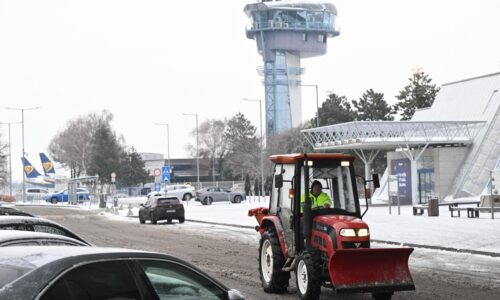 Poľadovica paralyzovala Slovensko na viacerých frontoch. Kritické sú horské priechody, problém majú taxikári
