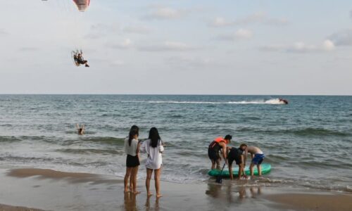 Turista na padáku způsobil v dovolenkovém ráji blackout. Zhasnul celý ostrov