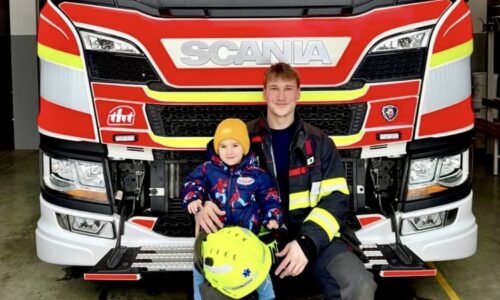 Zachraňuje druhé, nyní hasič Jiří prosí o pomoc: Syn Theo bojuje s těžkou poruchou sluchu