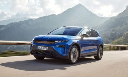 Češi přestávají mít zájem o Teslu, dávají přednost Číňanům. Lákají je levná SUV