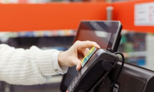 ANKETA: Samoobslužné pokladny Češi bojkotují i milují. Jaký na ně máte názor vy?