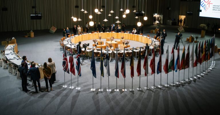 Politico: eú zvažuje vytvorenie pozície vyjednávača s putinom