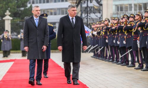 Chorvátsko obnovuje vojenskú službu, prví mladíci majú povolávacie rozkazy
