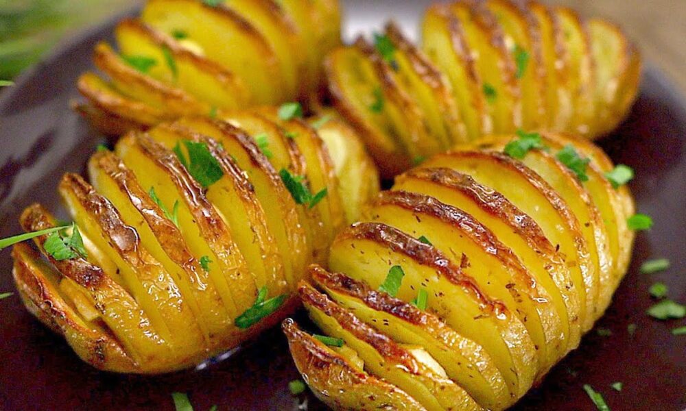 Lecker und einfach! Ofenkartoffeln mit Knoblauch und Butter.