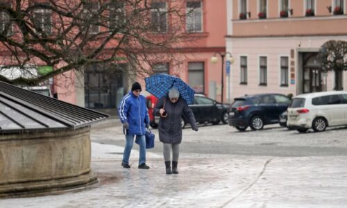 Ledová smršť nekončí, meteorologové upravili výstrahu. MAPA ukazuje, kde hrozí nebezpečí