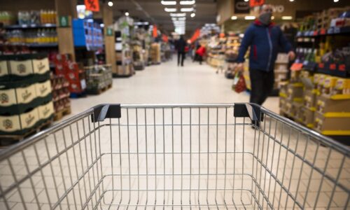 Rakúsko zníži DPH na základné potraviny na päť percent