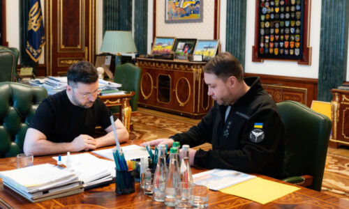 PŘEHLEDNĚ: Zelenského mocenský otřes. Zbavil se „šedé eminence“, do čela úřadu povolal špiona