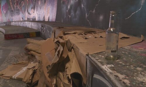 Pokus o vraždu v Praze: Starší muž čelil brutálnímu a krvavému útoku, podezřelý je chlapec