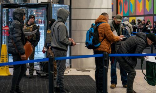 Jeden z Trumpových najradikálnejších krokov. USA pozastavia vybavovanie víz pre občanov 75 krajín