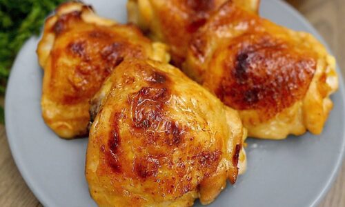 Ein einfaches und köstliches Rezept für gebackenes Hähnchen im Ofen!