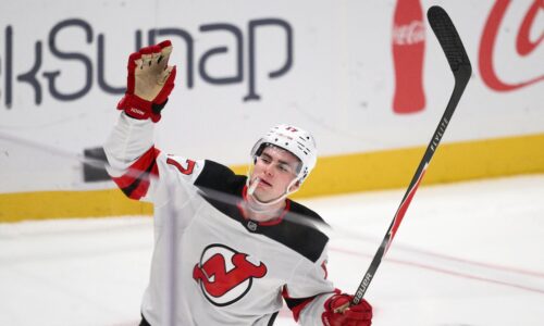 VIDEO Šimon Nemec sa vrátil z tribúny na ľad a ukázal, že patrí do zostavy Devils. Mohol rozhodnúť zápas