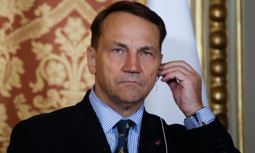 Orbánov skorumpovaný nacionalizmus nie je vlastenectvom, vyhlásil poľský minister Sikorski Orbánov skorumpovaný nacionalizmus nie je vlastenectvom, vyhlásil poľský minister Sikorski