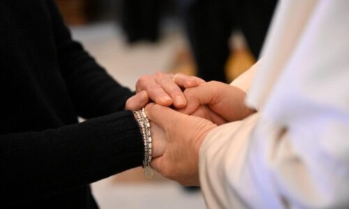 Pápež prijal príbuzných obetí požiaru z Crans-Montana