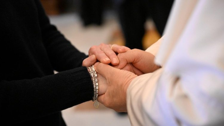 Pápež prijal príbuzných obetí požiaru z Crans-Montana