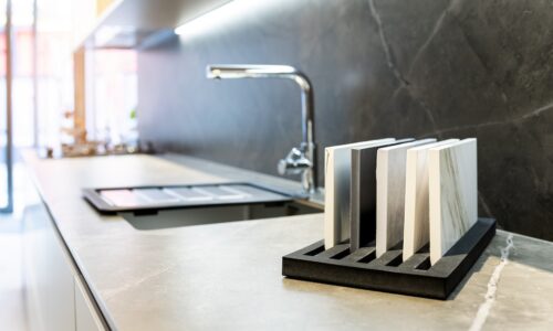 Luxus a krása, ktorá nestarne: Obľúbené materiály pre kuchyne 