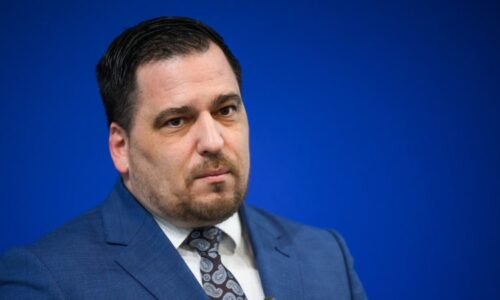 Zdechovský se musí omluvit advokátovi za meme na síti. Prohrál u Nejvyššího soudu