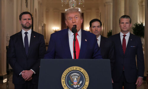 „Jastrabi“ v Bielom dome zažívajú zničujúce prieskumy verejnej mienky.