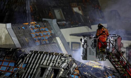 V holandskom Utrechte po dvoch explóziách začala horieť budova, zranení sú štyria ľudia