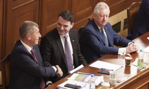 Babišova vláda získala dôveru. Poslanci dĺžkou diskusie vytvorili nový rekord