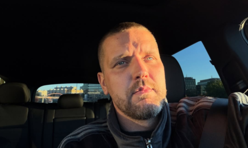 Slovenská hudobná scéna sa zobudila do tragického rána. Zomrel moderátor a hypeman Osťo