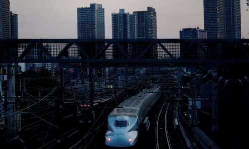 Výpadok prúdu zastavil vlaky v Tokiu, ovplyvnil viac nez pol milióna cestujúcich