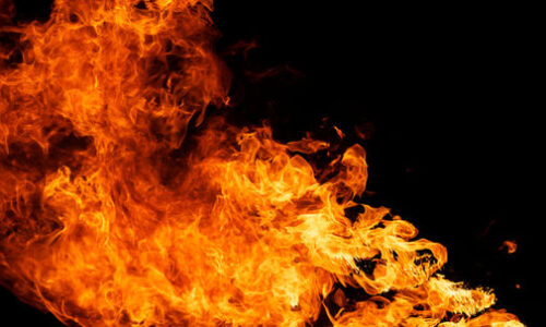 Vo Veľkom Mederi horela garáž. Jej majiteľ utrpel popáleniny hlavy