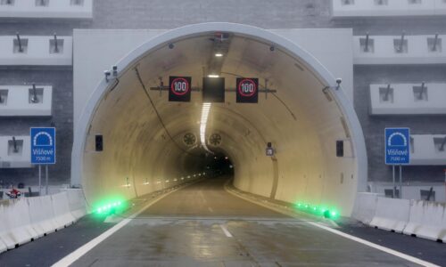 Najčastejšie chyby vodičov pri prejazde tunelom Višňové. Našli ste sa v nich?
