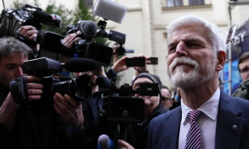 Snemovňa vyzvala prezidenta Pavla, aby pri vymenúvaní ministrov dodržiaval ústavu