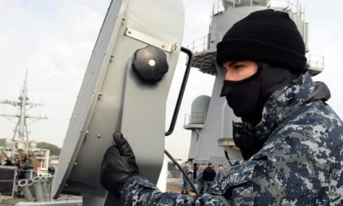 Srbové na psech testovali zvuková děla. Pomáhali jim ruští špioni, zjistilo Politico