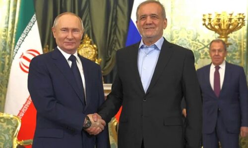 Ruský analytik o problémoch vnútri USA: Trumpa tlačia do vojny proti Iránu no zrazu prudko ustúpil