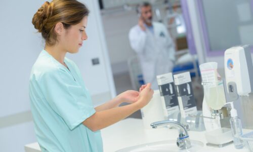 Namiesto stabilizácie hrozí ďalší odliv personálu. Odbory kritizujú podmienky príspevku pre zdravotné sestry