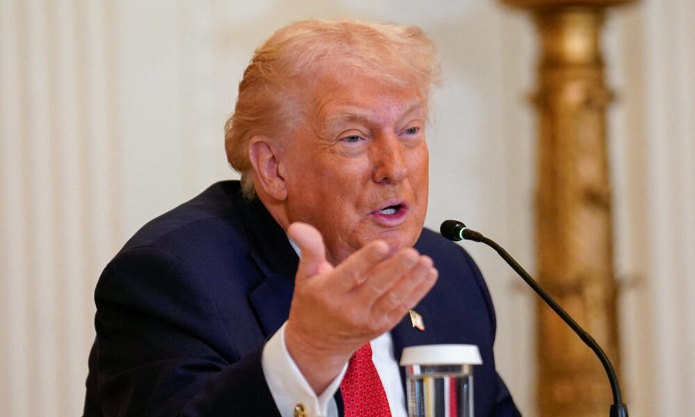 Trumpov tlak na Grónsko sa stupňuje. Pohrozil clami krajinám, ktoré nepodporia jeho úsilie o získanie ostrova