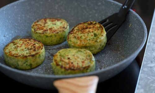 Konec vegeburgerů na pultech? Boj o názvy alternativ masa trvá, ministerstvo má jasno