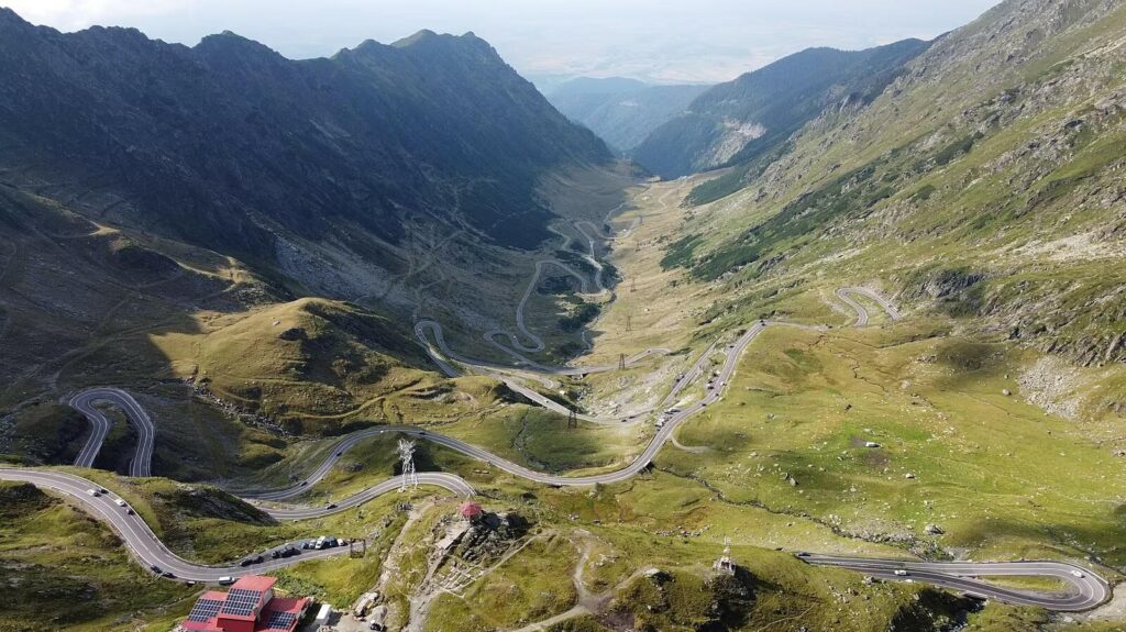 Top gear ju preslávil, príroda jej vládne. cesta v rumunsku je snom vodičov