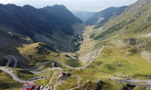 Top Gear ju preslávil, príroda jej vládne. Táto cesta v Rumunsku je snom vodičov