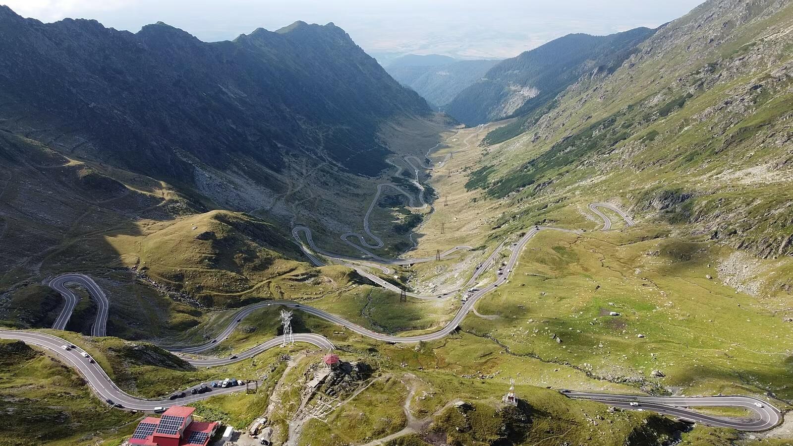 Top Gear ju preslávil, príroda jej vládne. Táto cesta v Rumunsku je snom vodičov