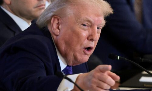 Trump zvažuje nariadiť strop pri úrokoch na kreditných kartách exekutívnym príkazom